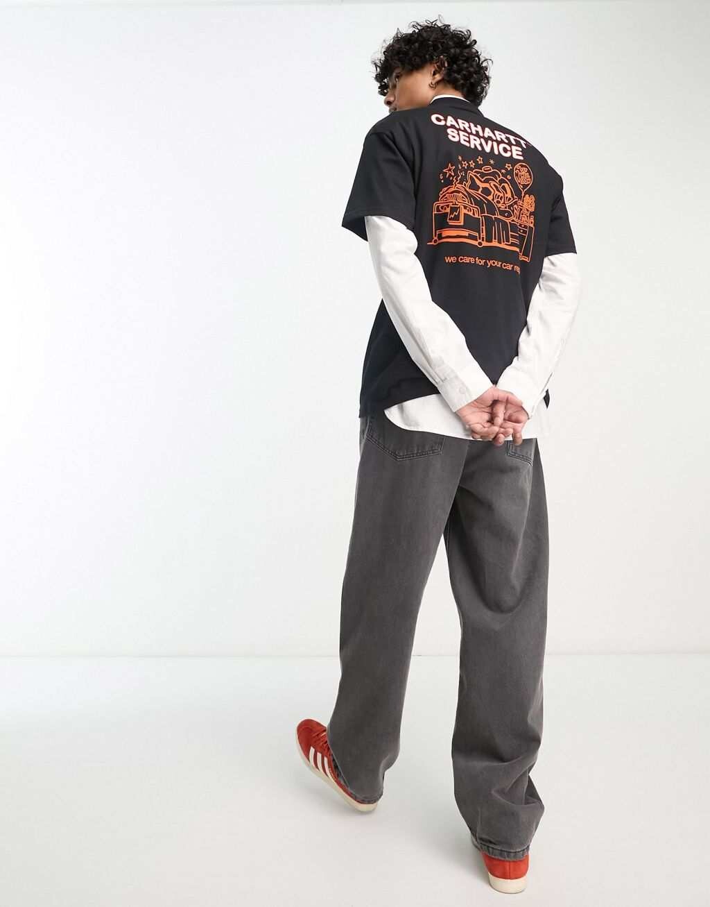 

Черная футболка Carhartt WIP для ремонта автомобилей