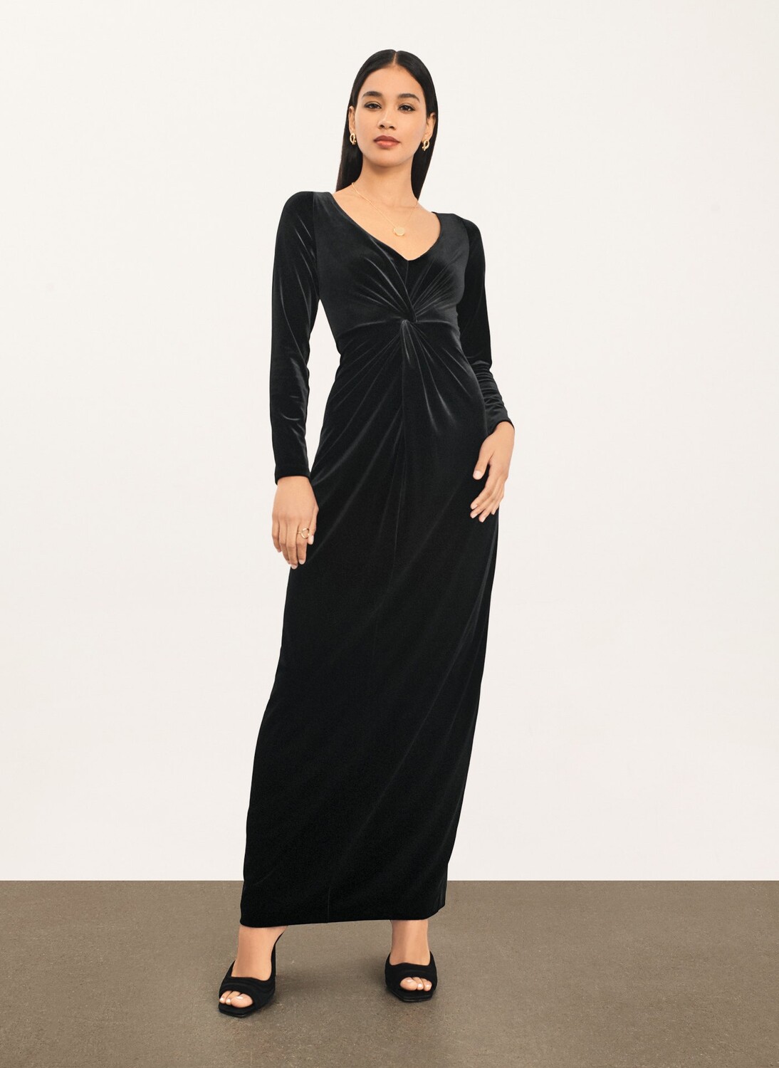 

Платье с V-образным вырезом и длинными рукавами Donna Karan