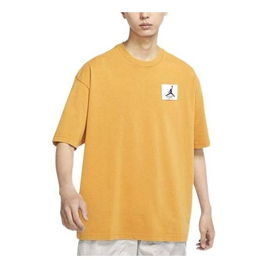 Футболка Men's Jordan FW22 Logo Label Yellow T-Shirt DZ0605-712, желтый