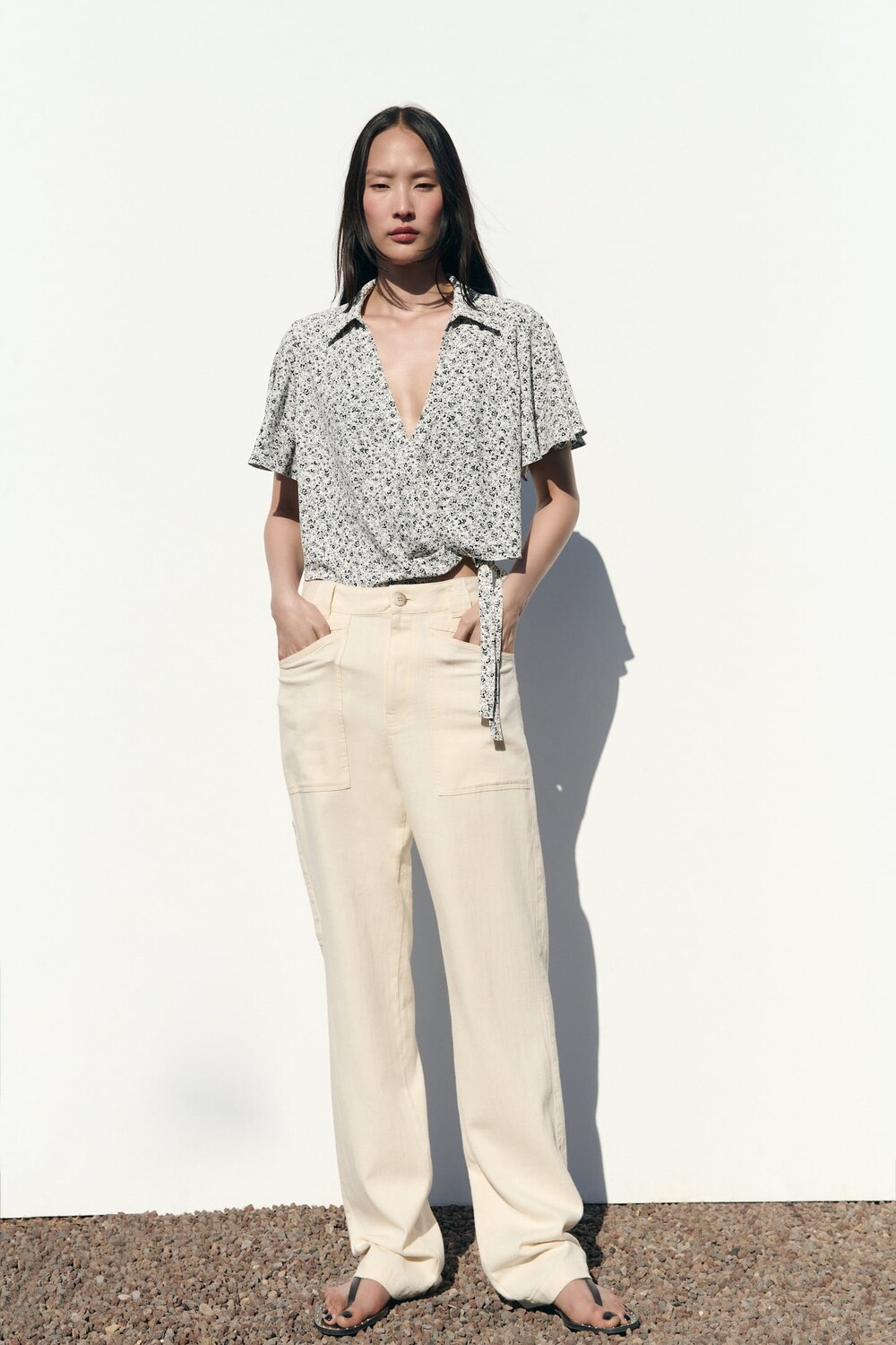 Топ с цветочным принтом ZARA, черно-белый