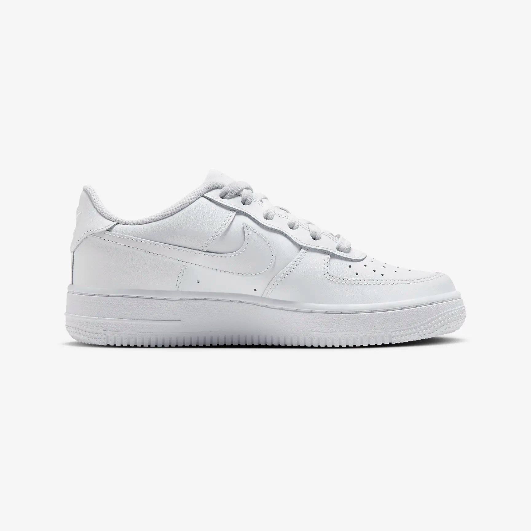 

Кроссовки подростковые Nike Air Force 1 LE, белый