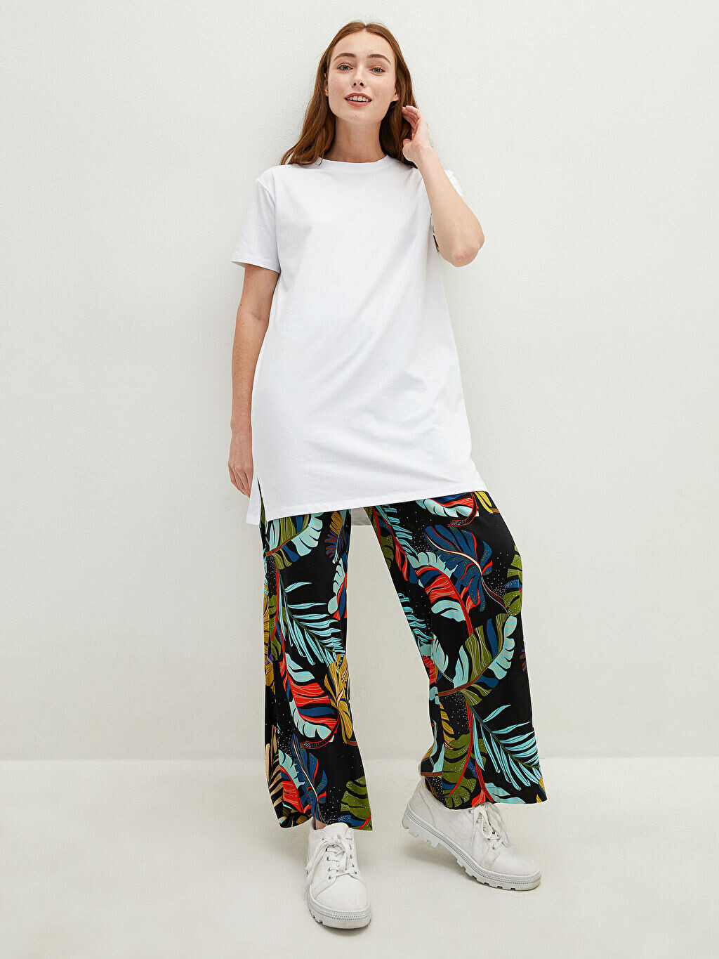 

Широкие женские брюки из вискозы с эластичным поясом и узором LCW Modest