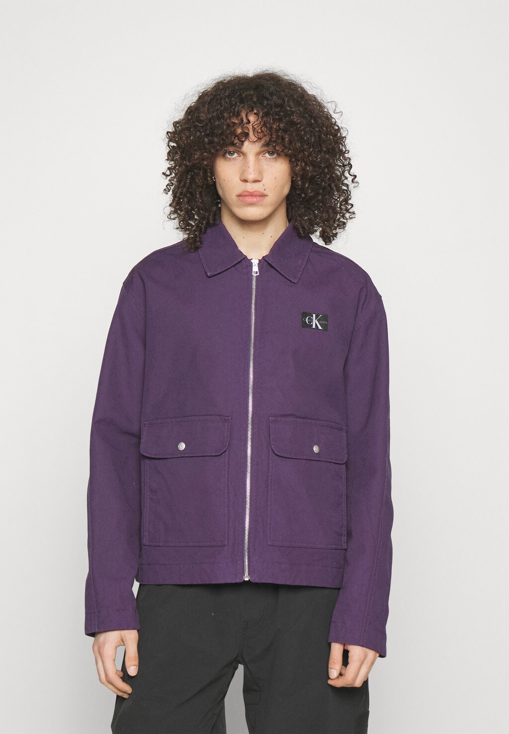 

Куртка для отдыха Calvin Klein Jeans WORKWEAR BOXY CROPPED JACKET, фиолетовый