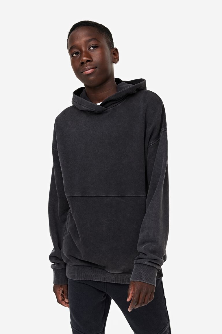 

Потертый вид и топ с капюшоном H&M