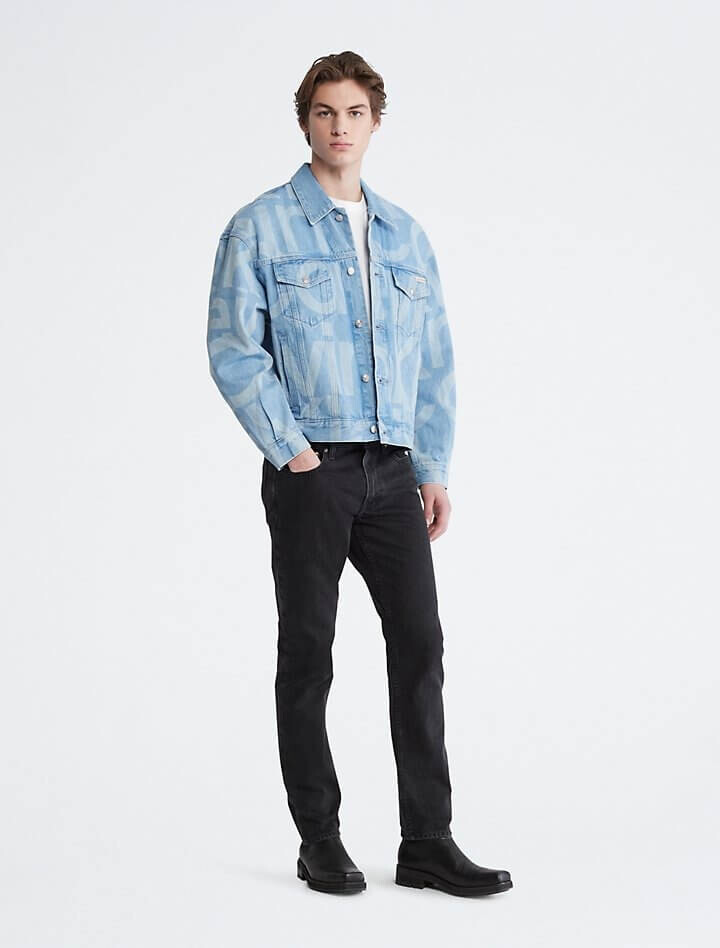 

Джинсовая куртка Calvin Klein Trucker со сплошным логотипом, синий (Размер M)