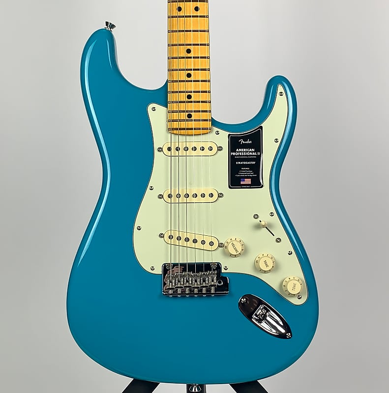 цена Fender American Professional II Stratocaster MN Майами Синий American Professional II Stratocaster with Maple Fretboard