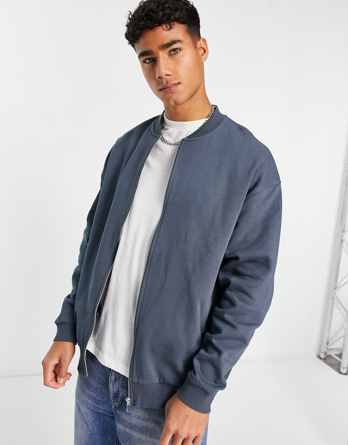 

Темно-синий оверсайз-бомбер из джерси ASOS DESIGN