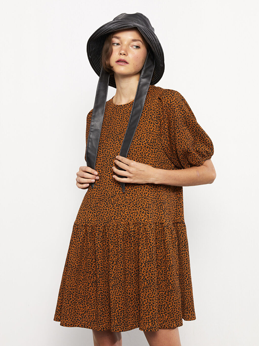 

Женское платье с коротким рукавом с круглым вырезом и узором LCW Casual