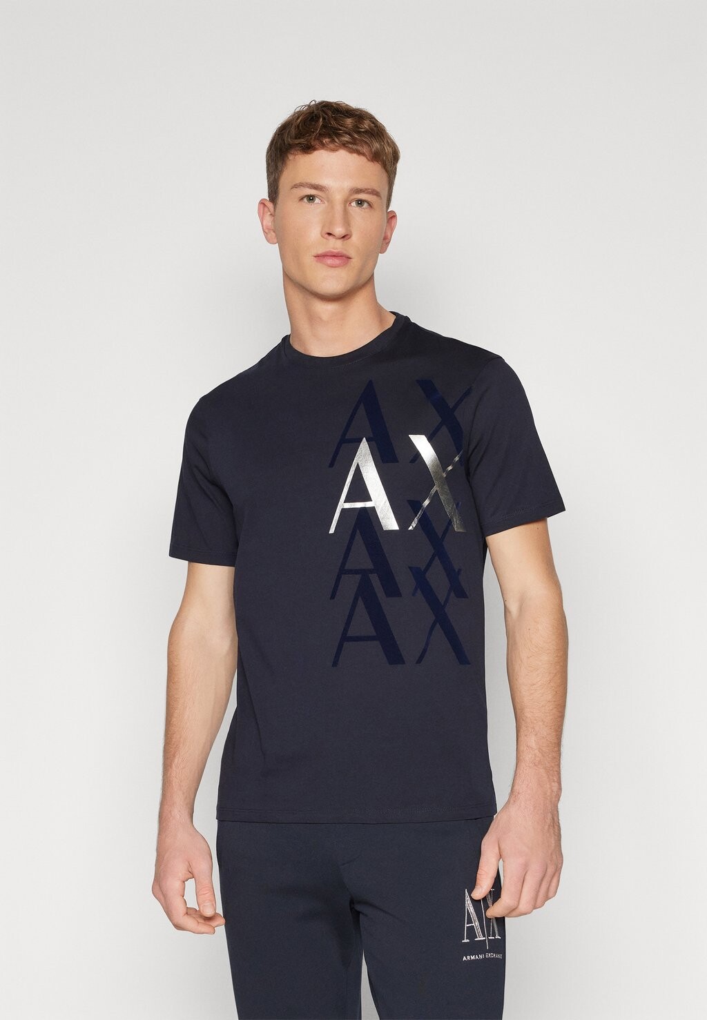 

Футболка с принтом Armani Exchange, темно-синий