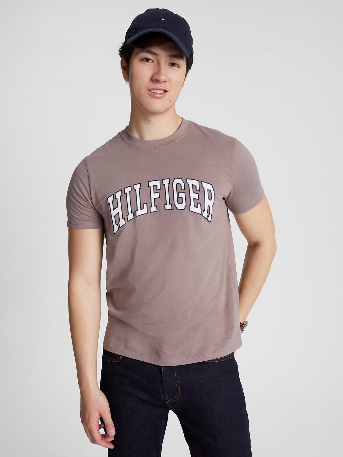 

Футболка Tommy Hilfiger Arch Logo, светло-коричневый