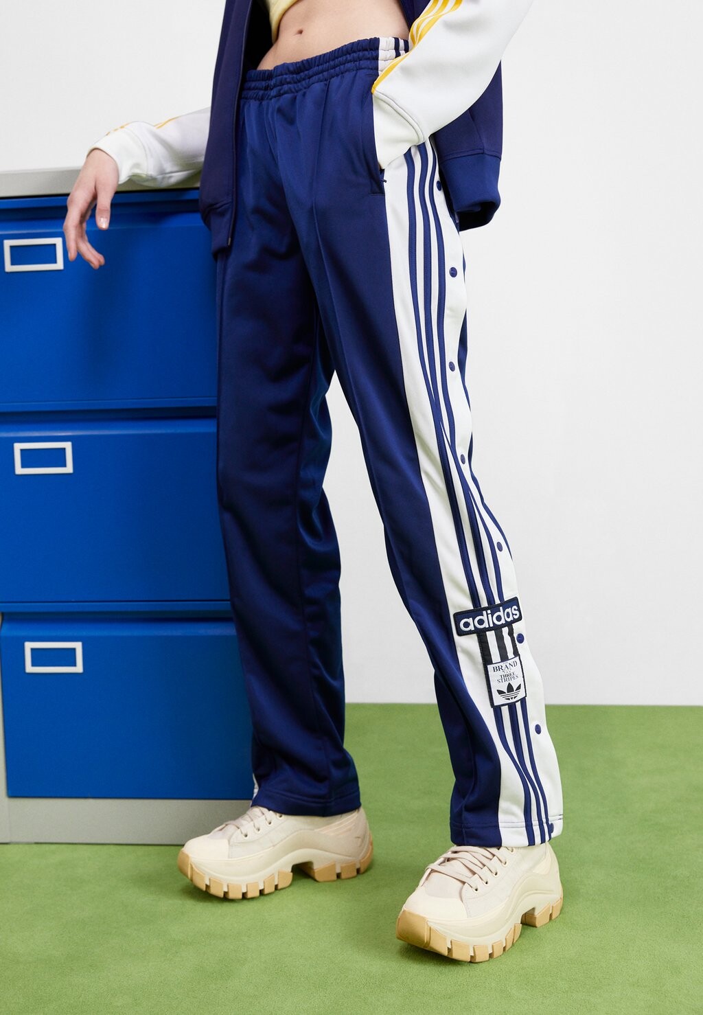 

Спортивные брюки adidas Originals, темно-синий