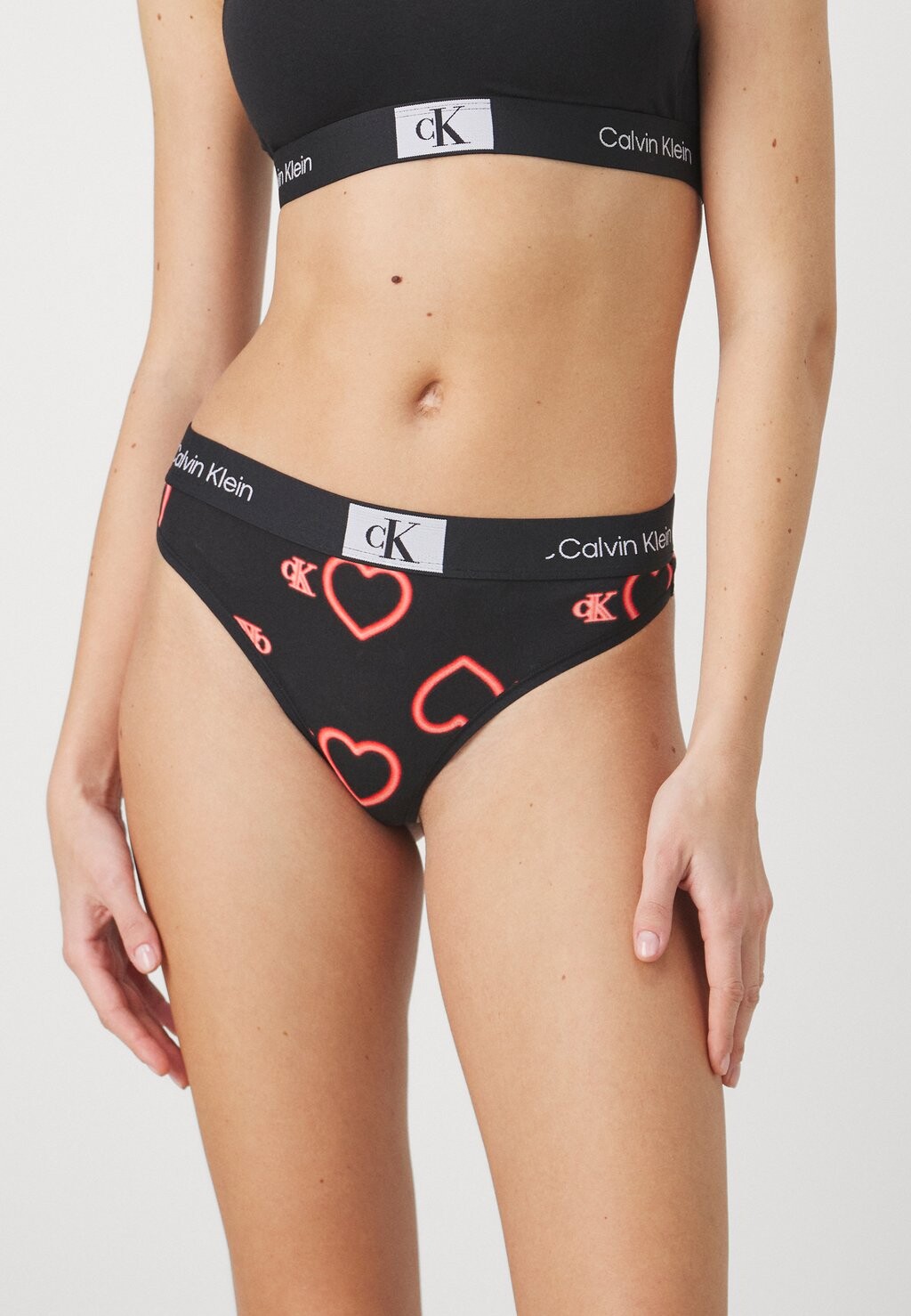 

Стринги Calvin Klein Underwear, черный