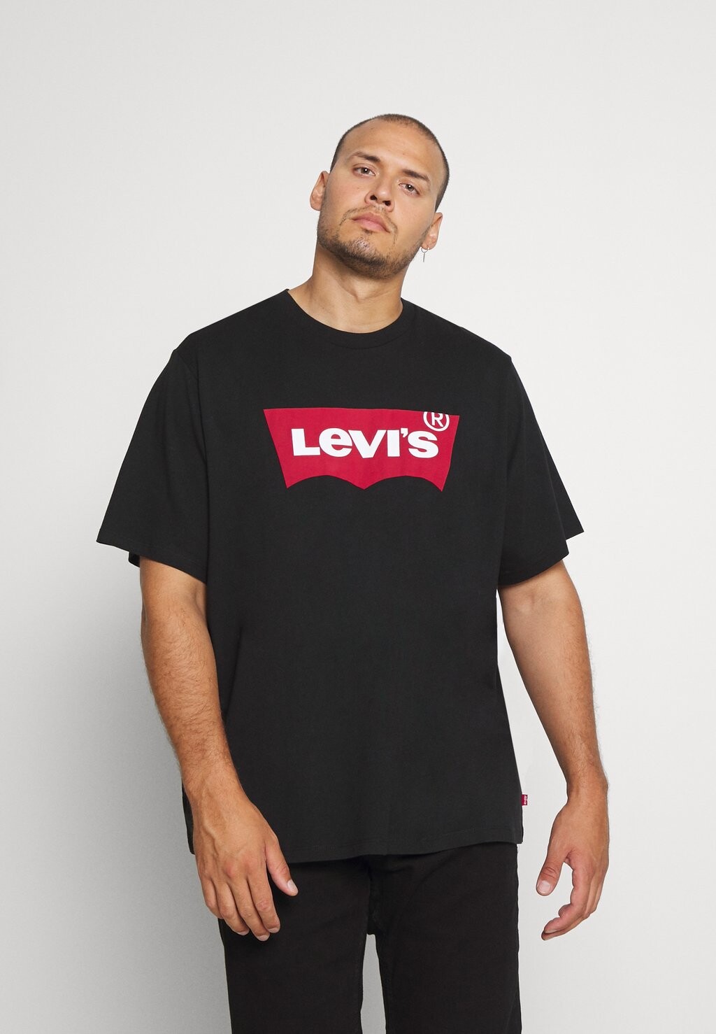 

Футболка с принтом Levi's, черный