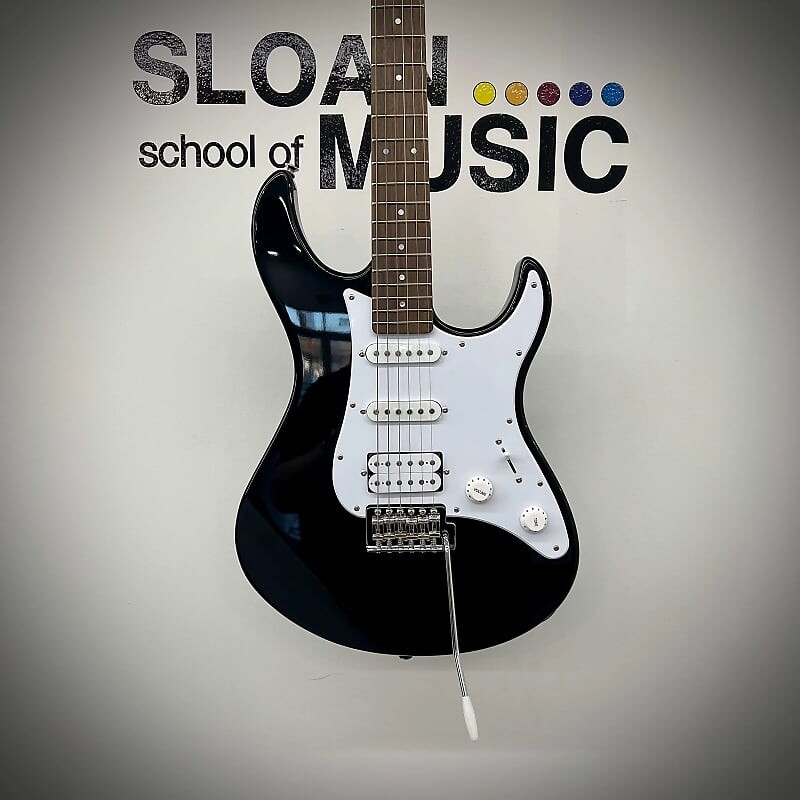 

Электрогитара Yamaha PAC012 Pacifica — черная Mini Jazzmaster HH