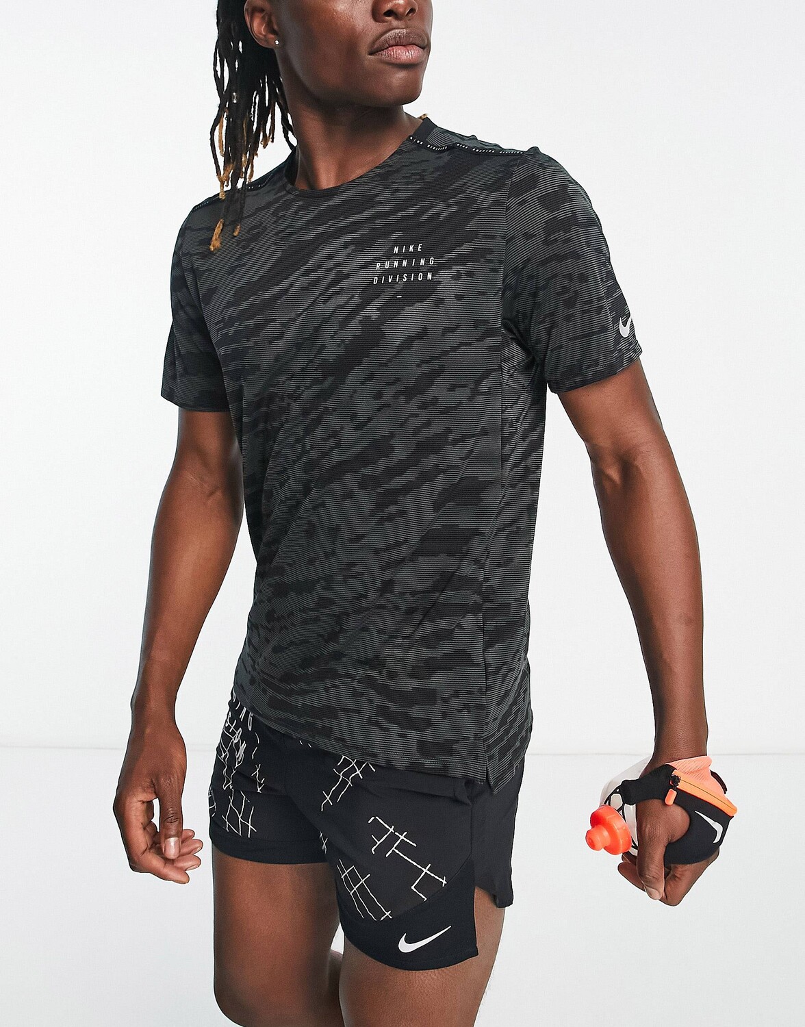 

Темно-серая футболка Nike Running Run Division Rise 365 Dri-FIT