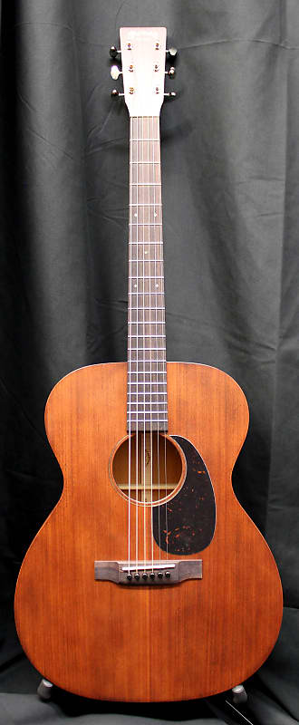Акустическая гитара Martin 000-15M из цельного красного дерева