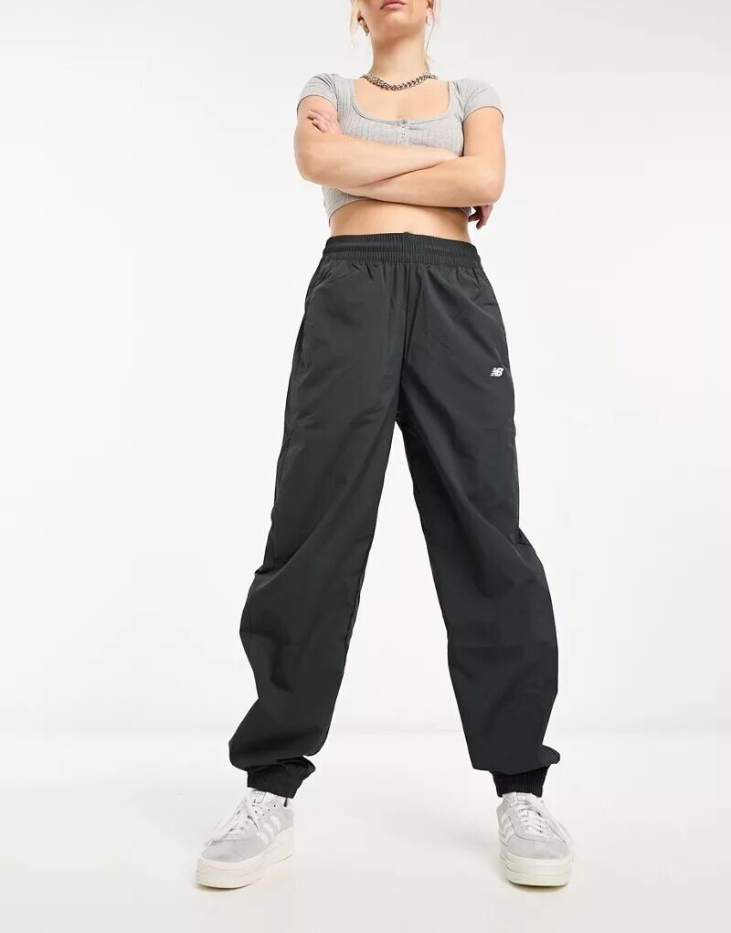 

Черные тканые брюки New Balance Athletics Remastered
