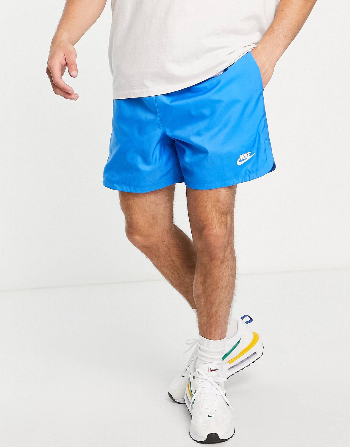 

Синие тканые шорты Nike