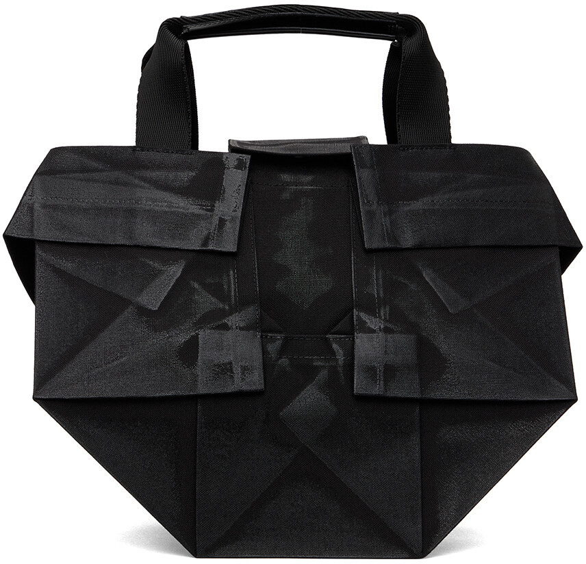 

Черная маленькая стандартная сумка 6 132 5. ISSEY MIYAKE