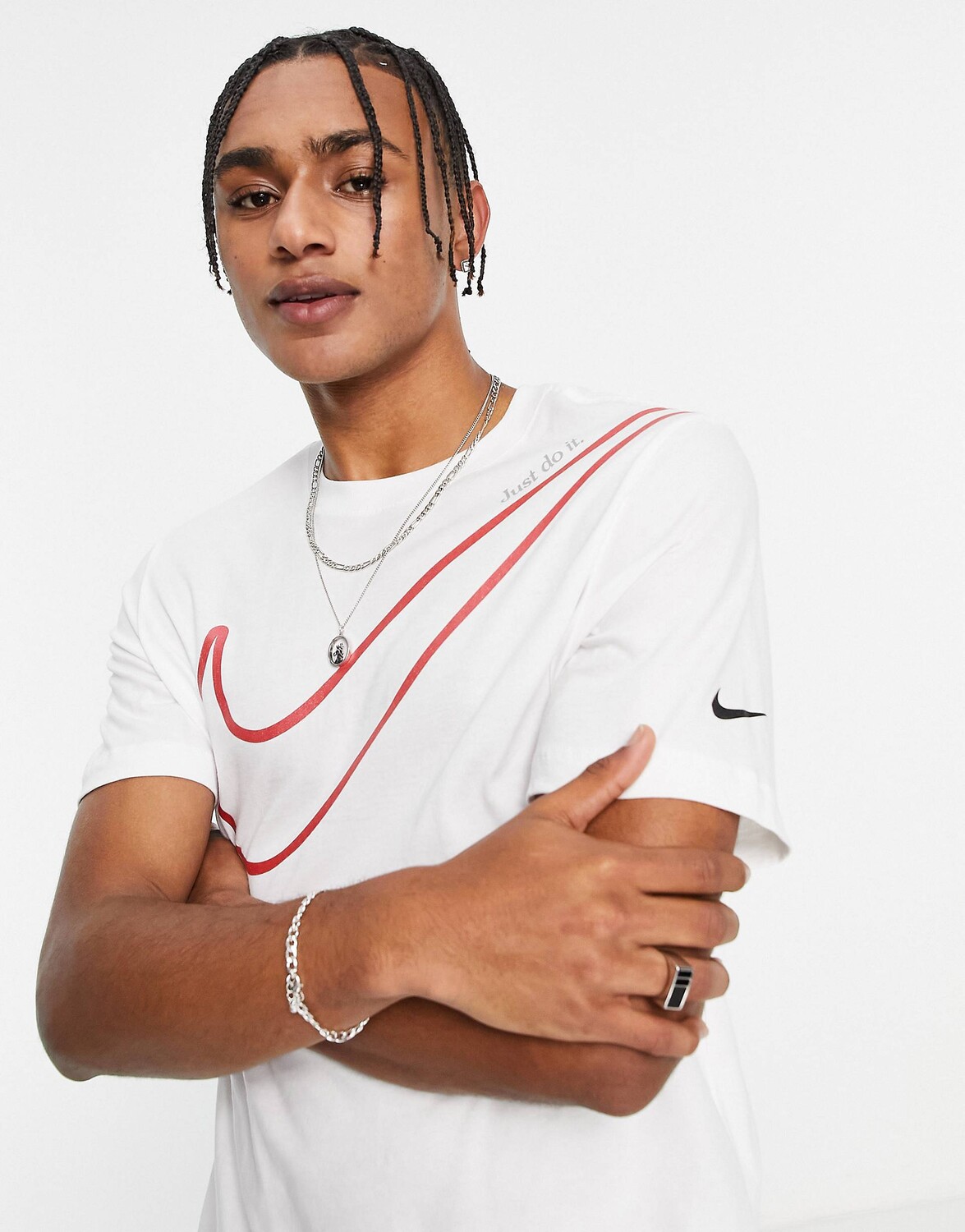 

Бело-красная футболка с большим логотипом Nike