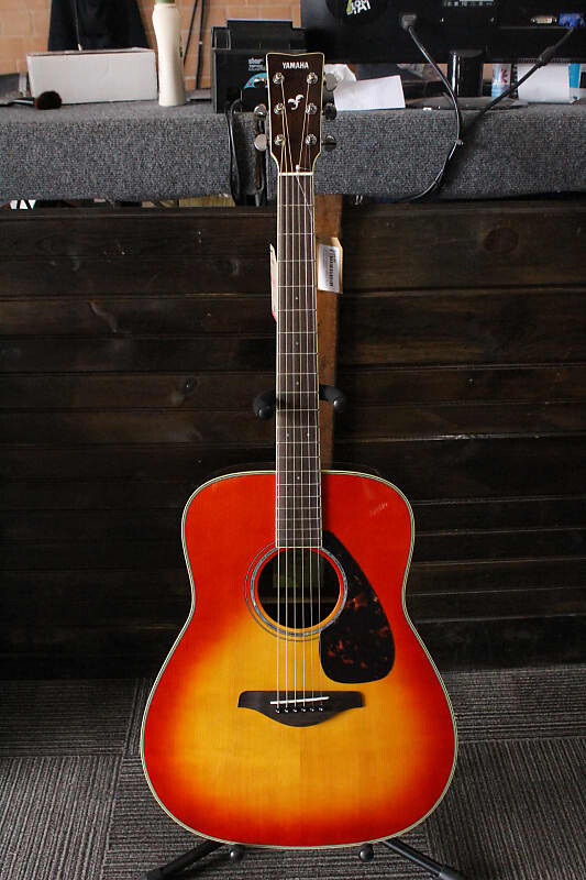 

Yamaha FG830 Dreadnought Acoustic - Осенний взрыв