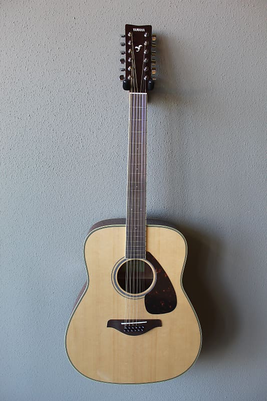Абсолютно новая акустическая гитара Yamaha FG820-12 с 12 (двенадцатью) струнами и сумкой для переноски
