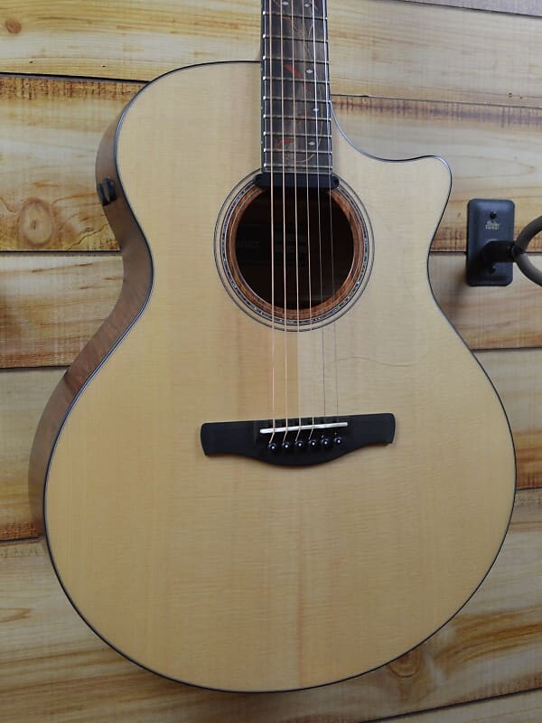 

Новая акустическая электрогитара Ibanez AE325, верхняя дека из массива ели, натуральный низкий глянец