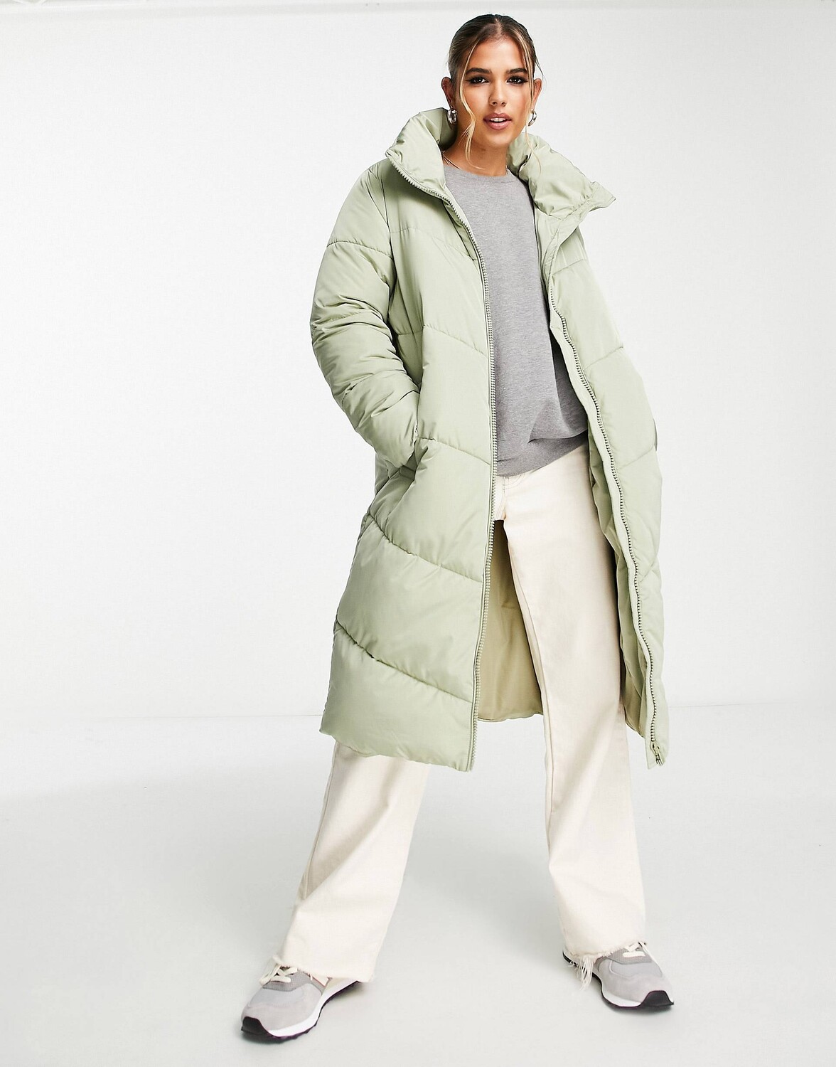 

Куртка Stradivarius Longline Puffe, светло-зеленый