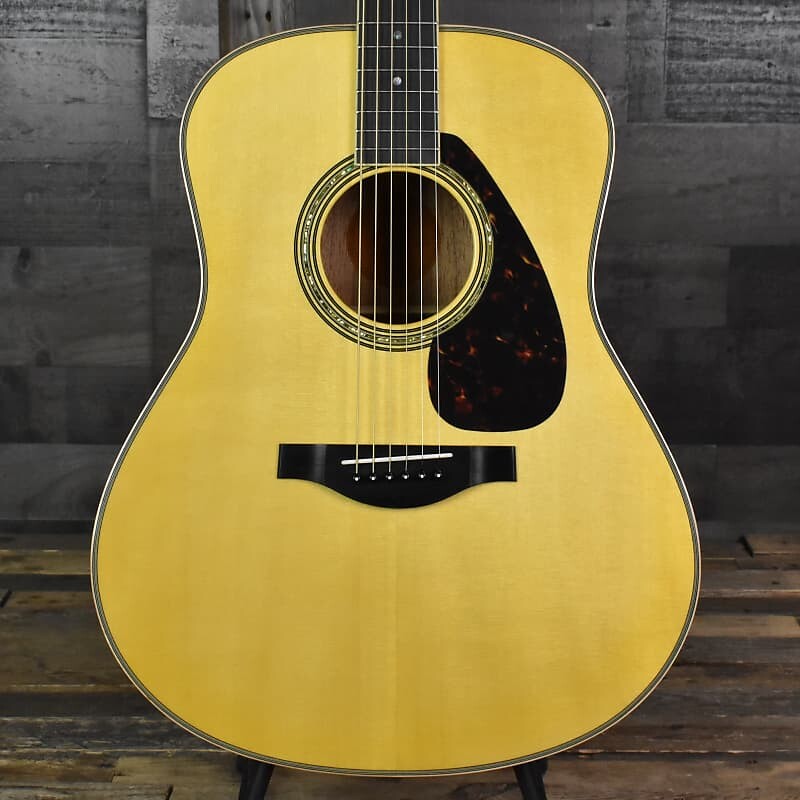 

Акустическая гитара Yamaha LL16MHB Jumbo — натуральная с сумкой для переноски LL16MHB Jumbo Acoustic Guitar