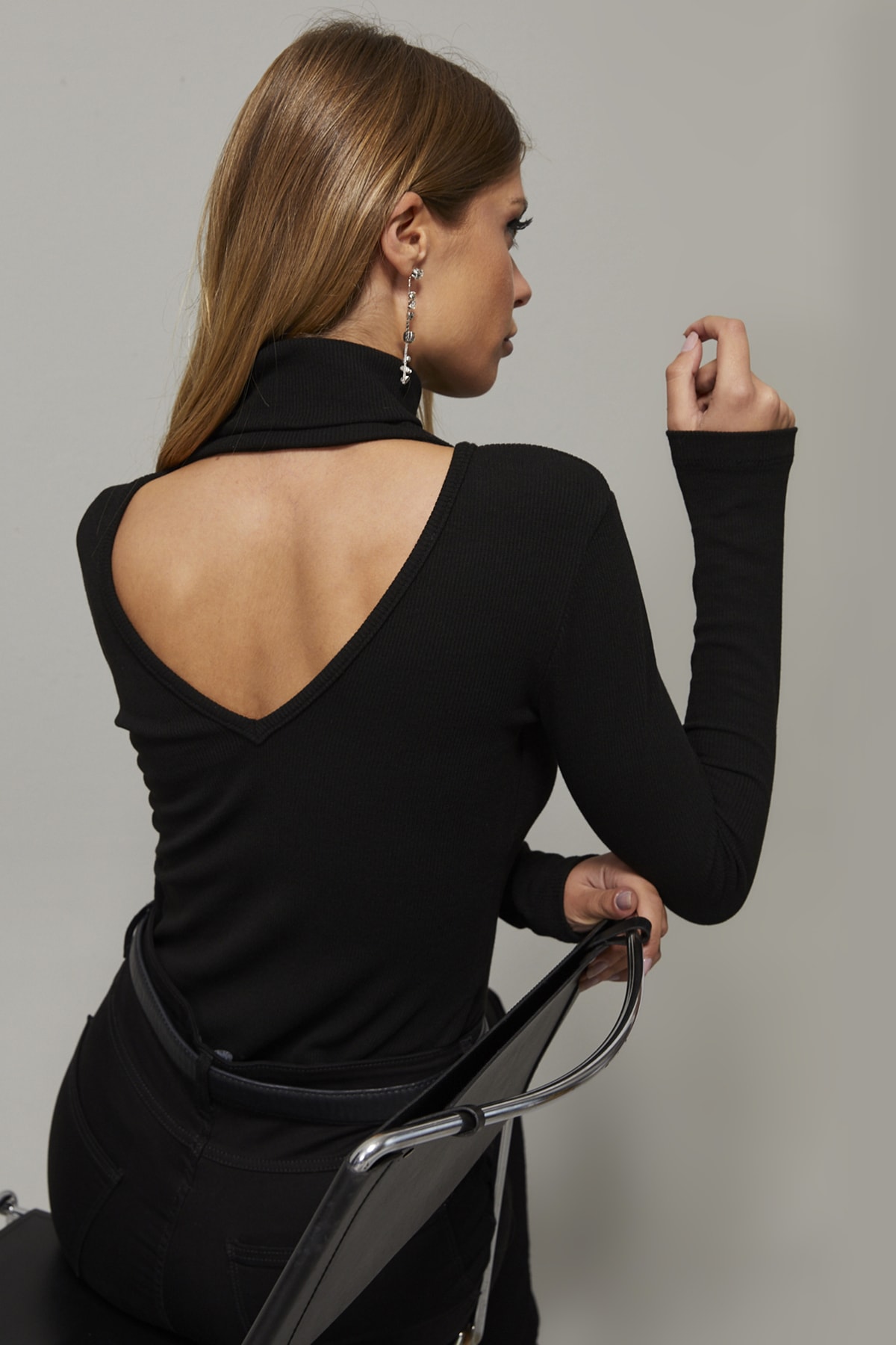 Женская черная блузка с V-образным вырезом на спине Cool & Sexy, черный