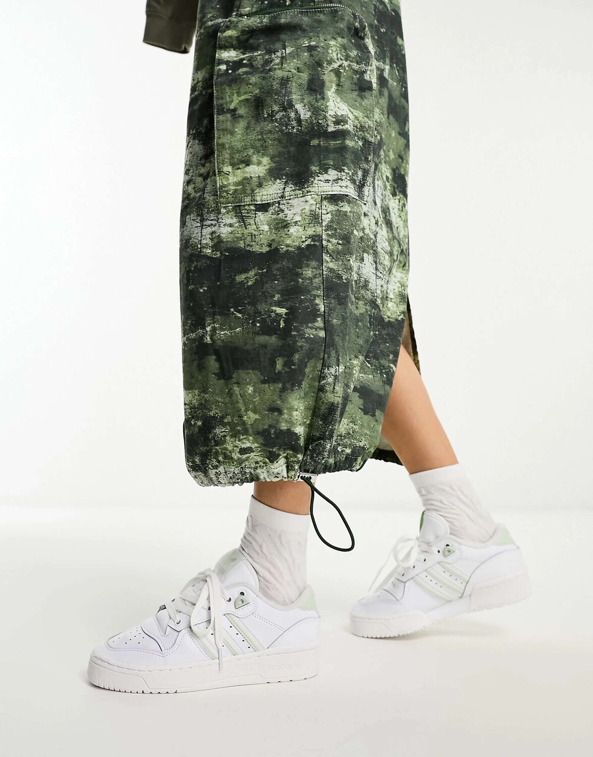

Кристально-льняные низкие кроссовки adidas Originals Rivalry