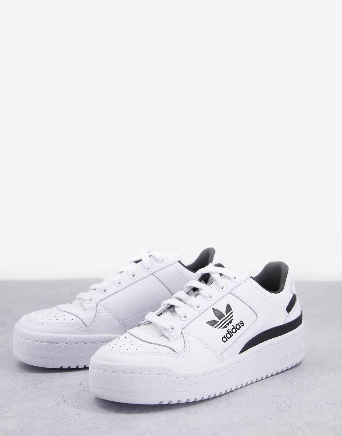 

Черно-белые кроссовки adidas Originals Forum Bold
