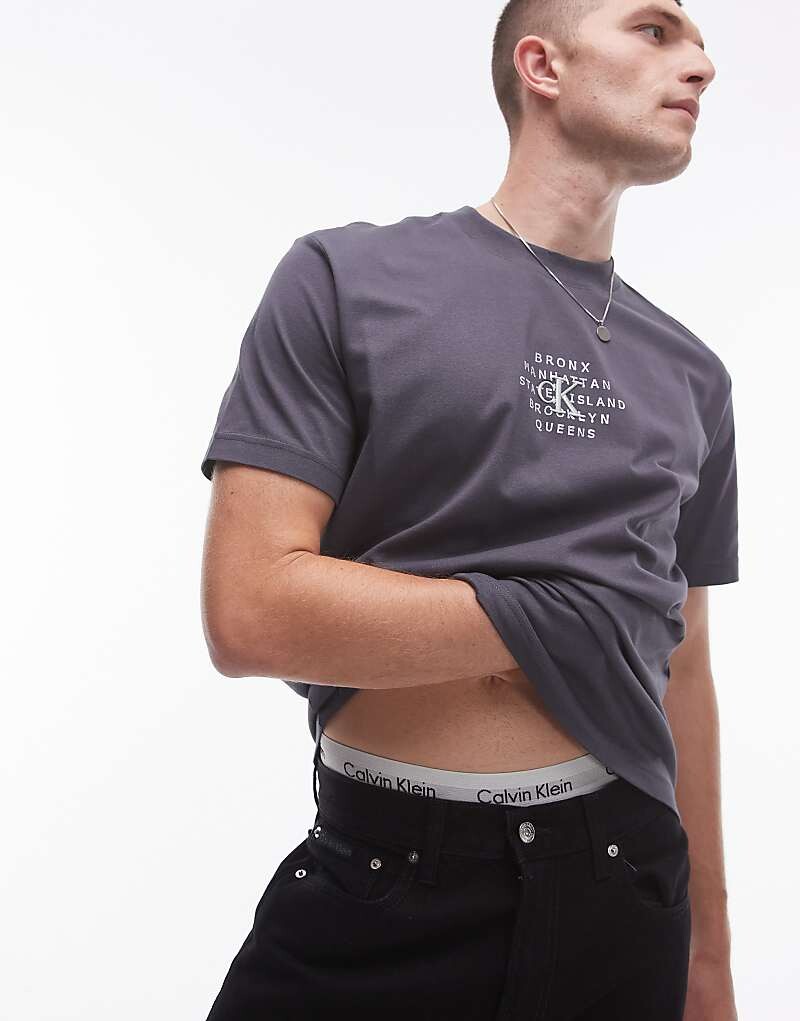 

Calvin Klein Jeans — футболка с рисунком Ebony и мотивом «NYC»