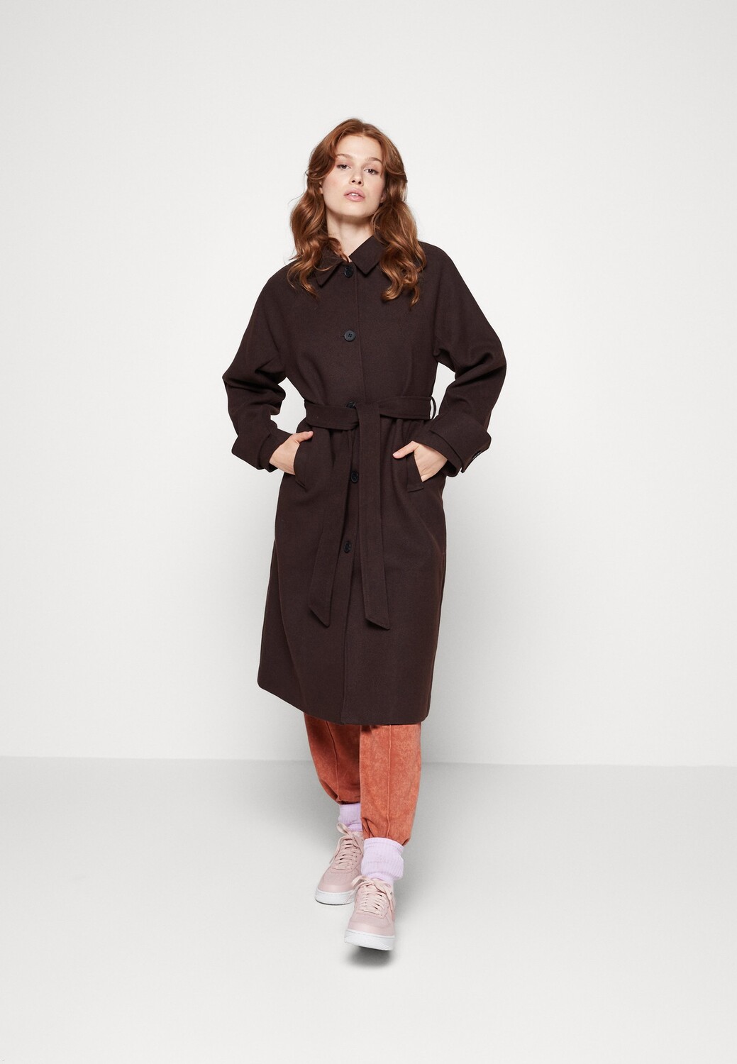 Пальто классическое Monki, коричневый