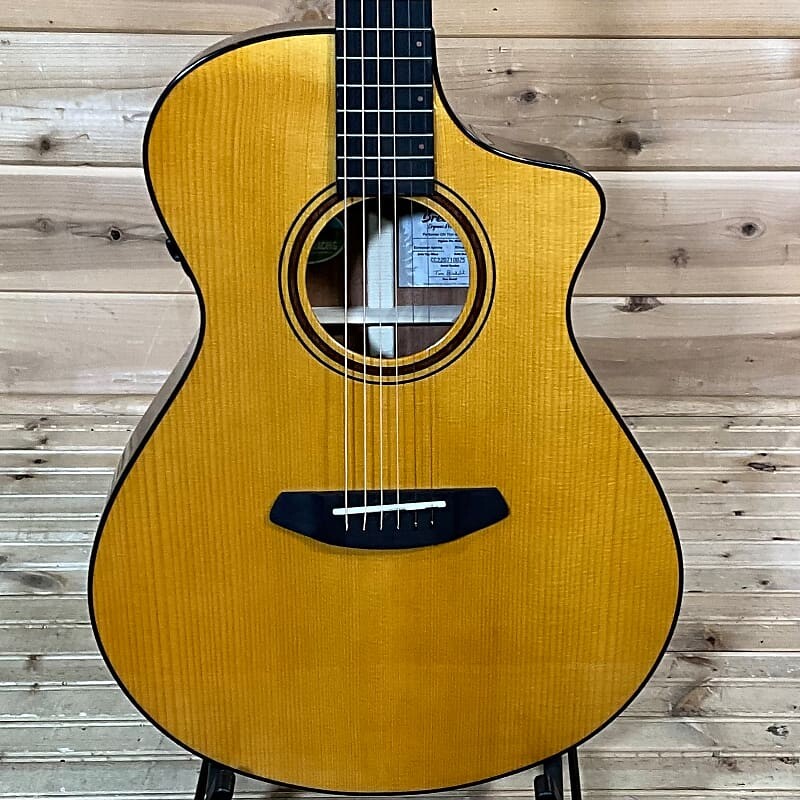 

Акустическая электрогитара Breedlove Performer Pro Concert Thinline Aged Toner CE - Natural Performer Pro Concert Thinline Aged Toner CE Acoustic Electric Guitar - Natural