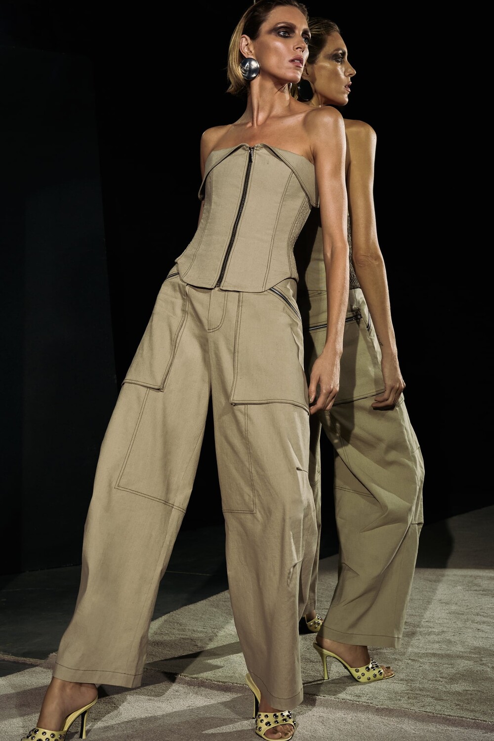 

Брюки с молниями и прошивкой ZARA, кэмел