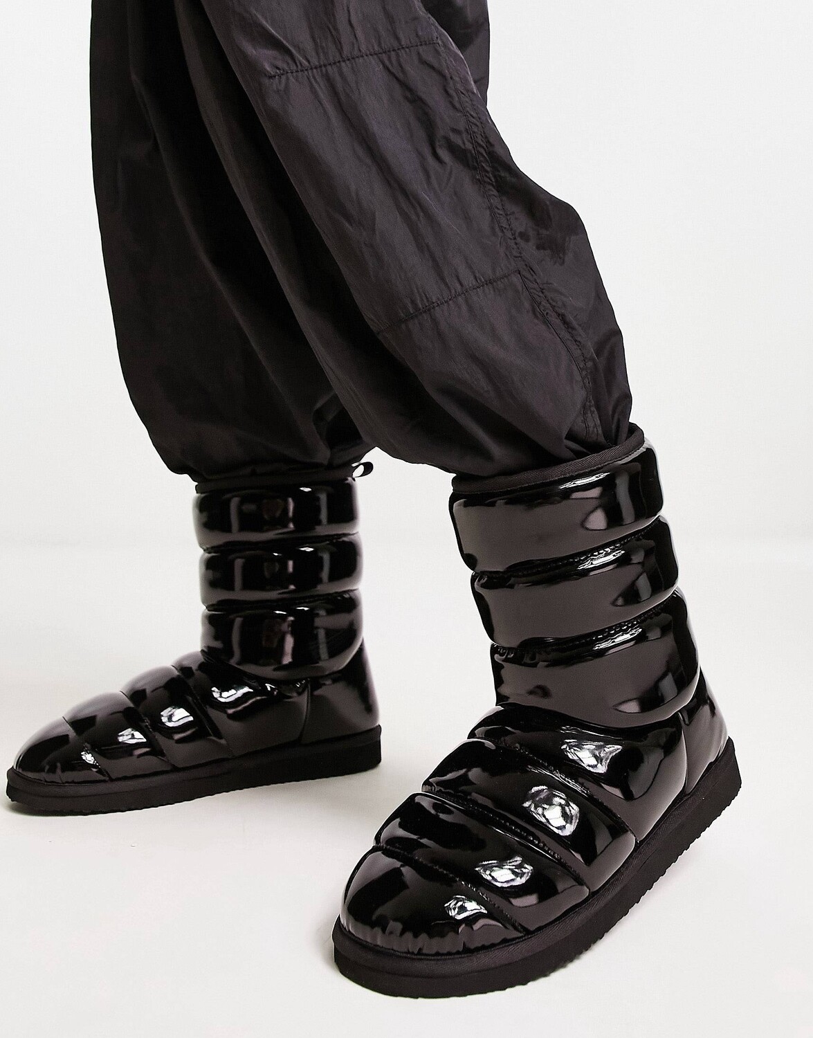 

Черные глянцевые стеганые сапоги ASOS DESIGN