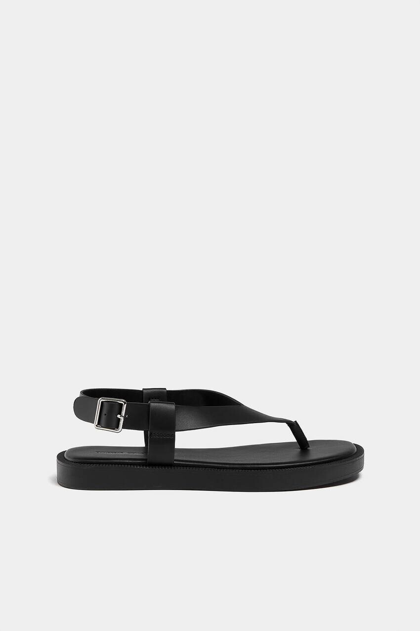 

Босоножки на плоской подошве Pull&Bear, черный