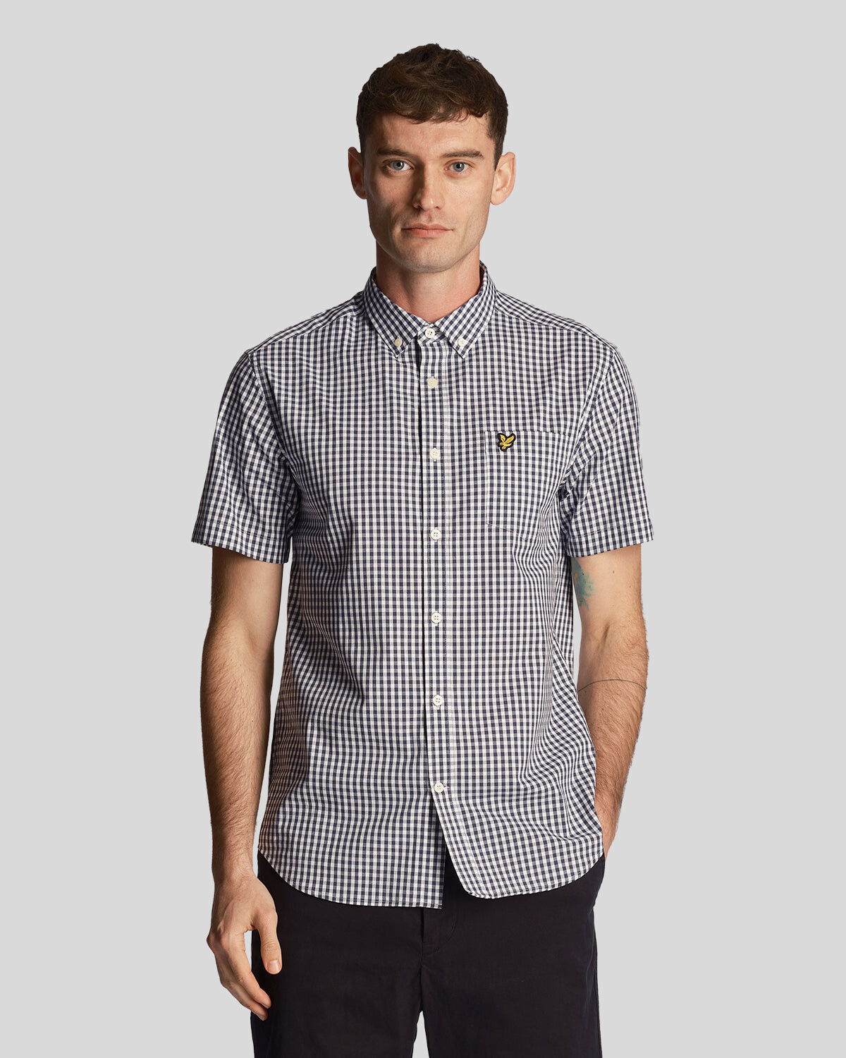 

Узкая рубашка в мелкую клетку с короткими рукавами Lyle & Scott, синий
