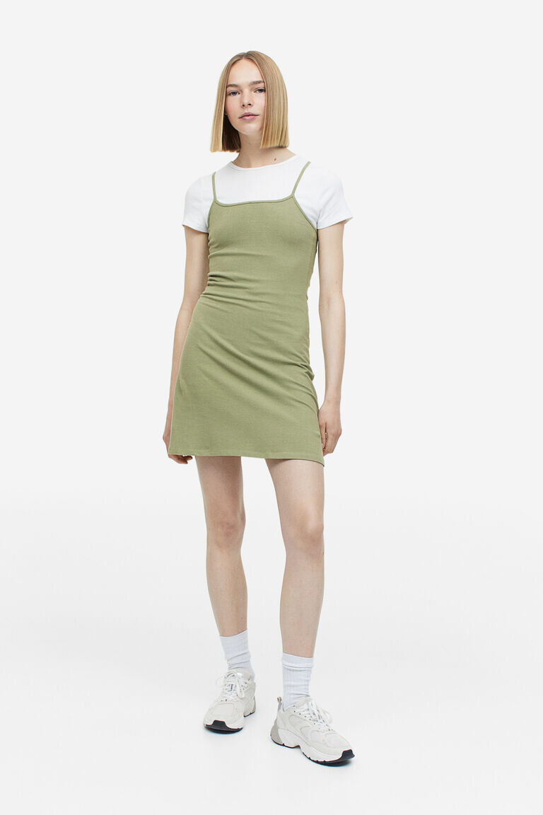 

Трикотажное платье с расклешенной юбкой H&M, хаки