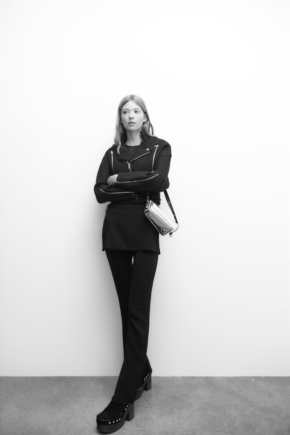 

Сумка через плечо асимметричного кроя ZARA, серебряный