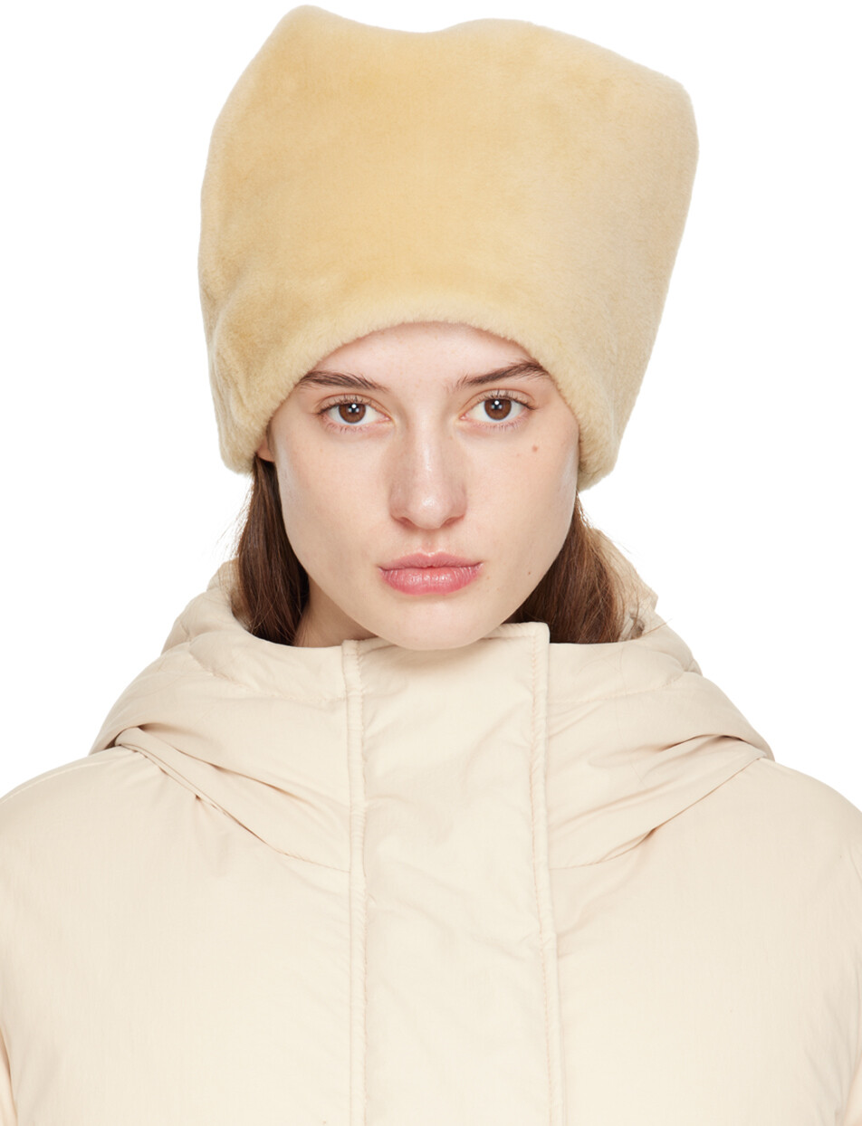 

Желтая шапка из овчины Jil Sander