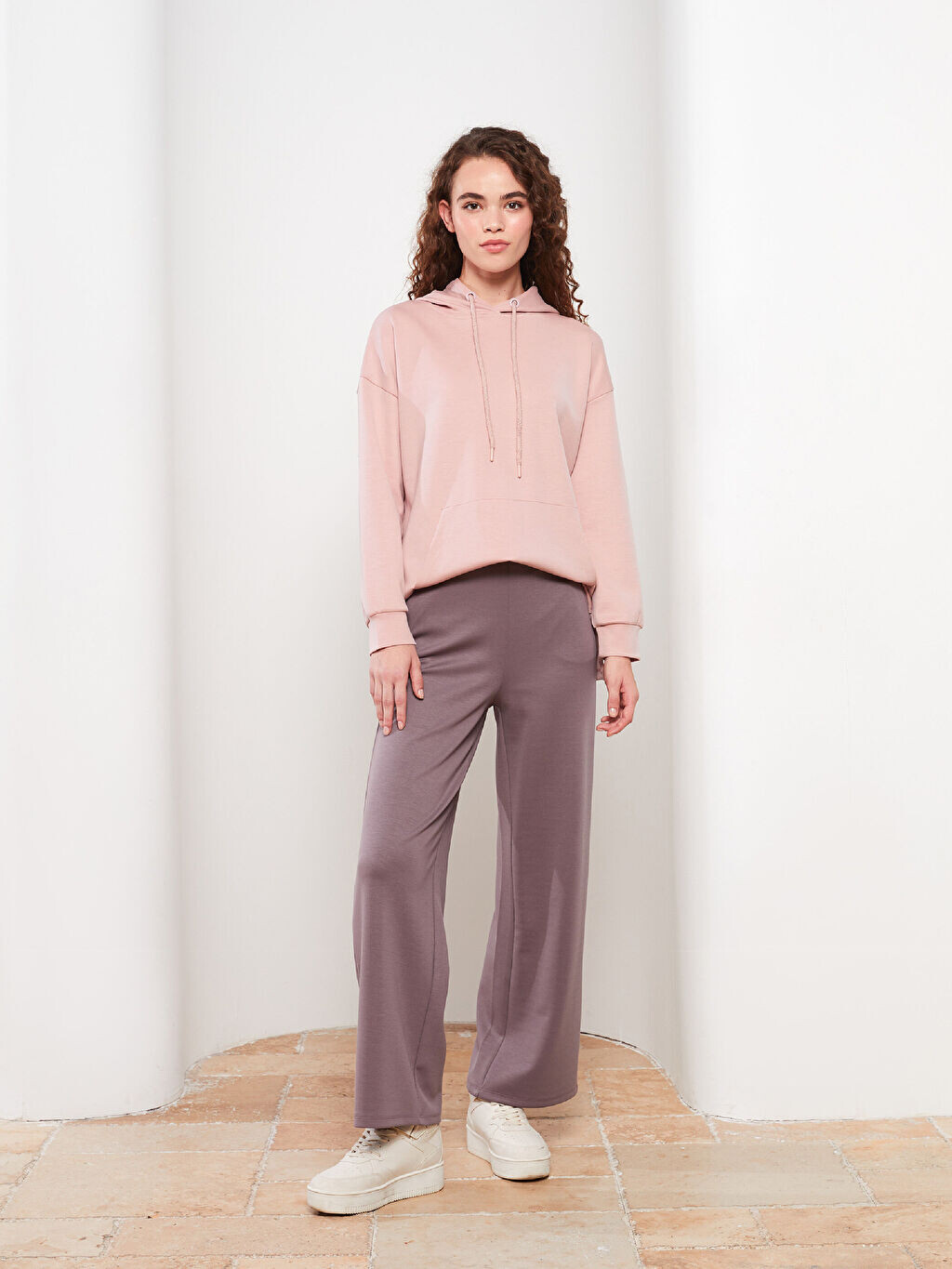 

Однотонные женские спортивные штаны стандартного кроя LCW Modest, Серый