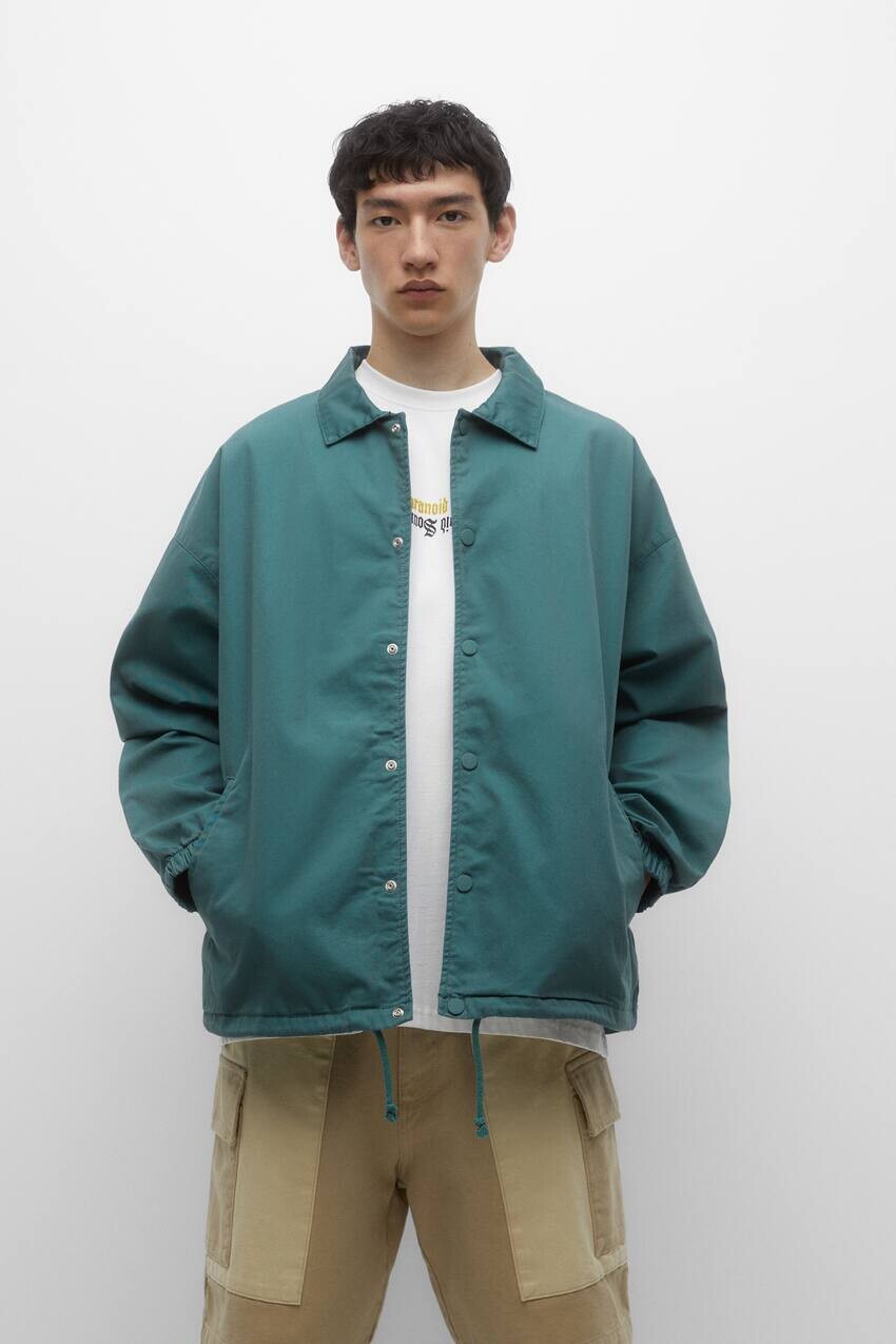 

Базовая куртка с кнопками Pull&Bear, зеленый