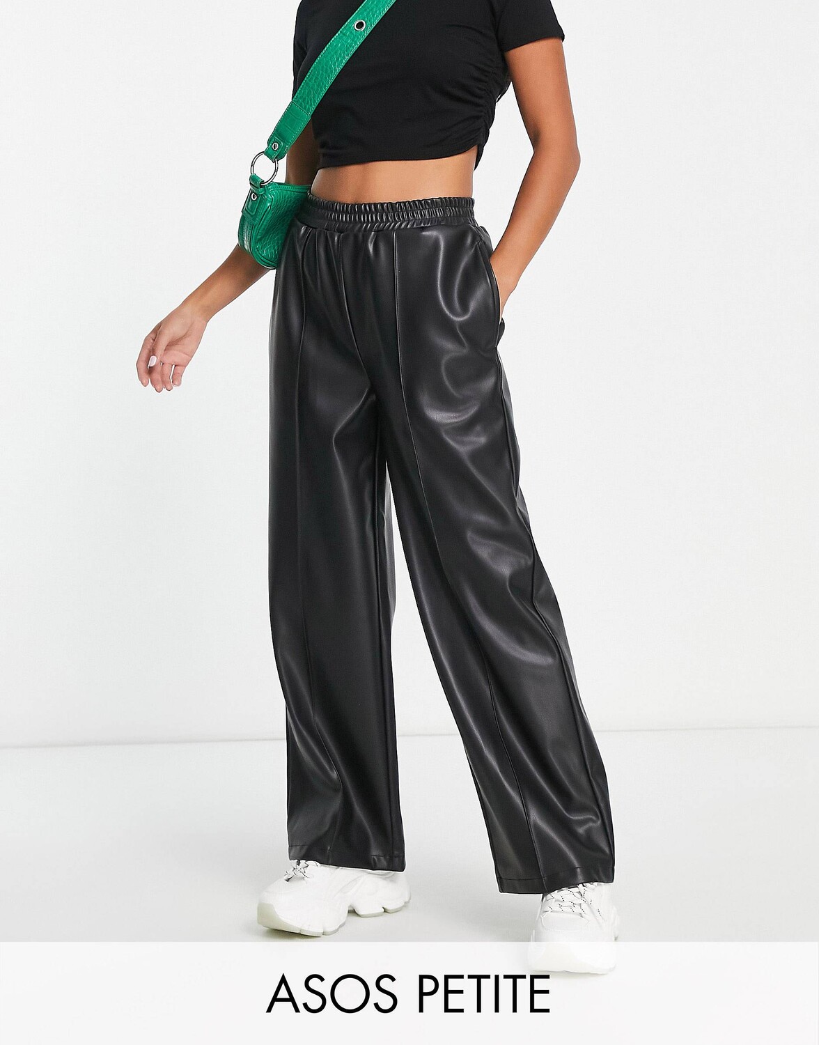 

Черные брюки без застежки из искусственной кожи ASOS DESIGN Petite, Черный