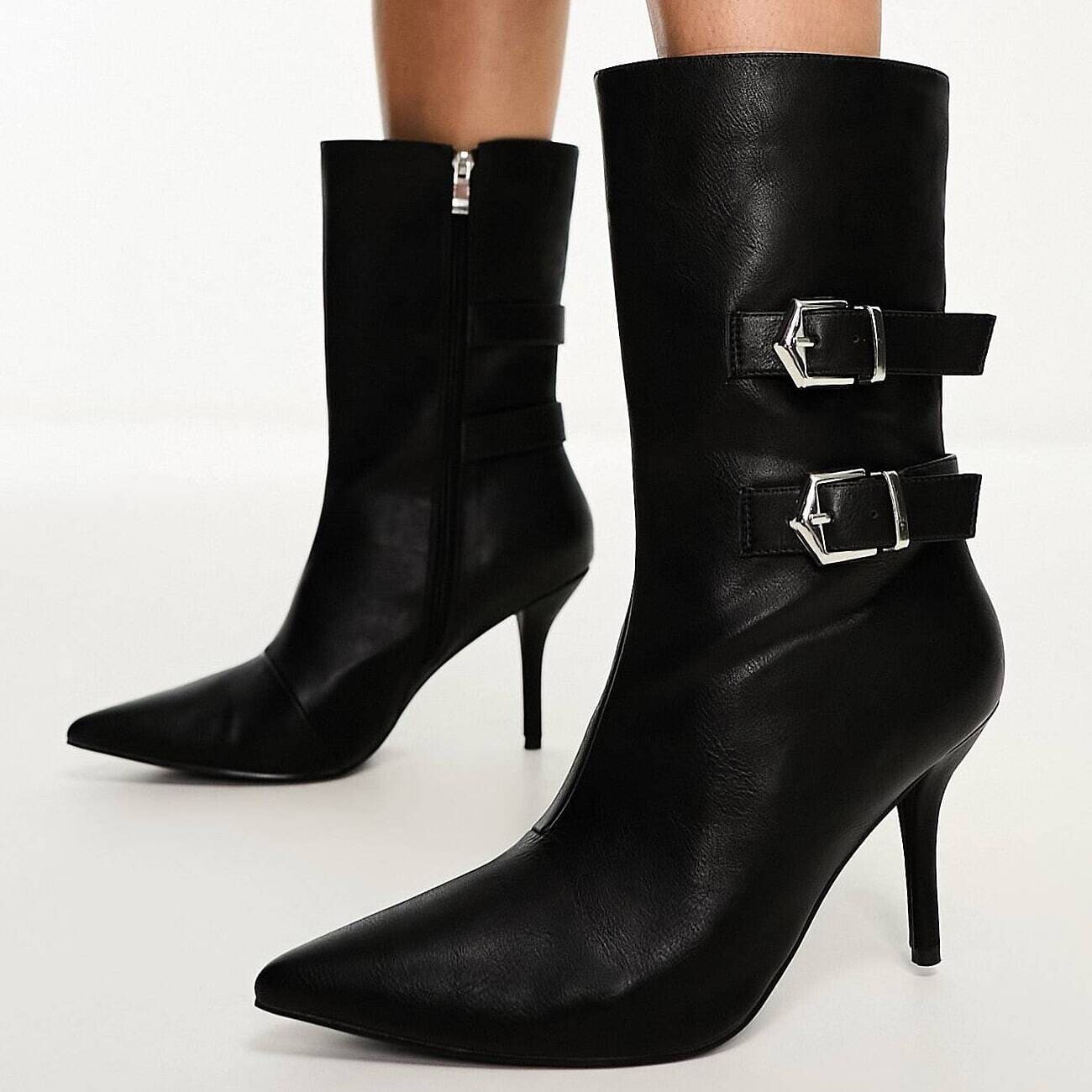 

Полусапоги Public Desire Wide Fit Maria Buckle Heeled, черный