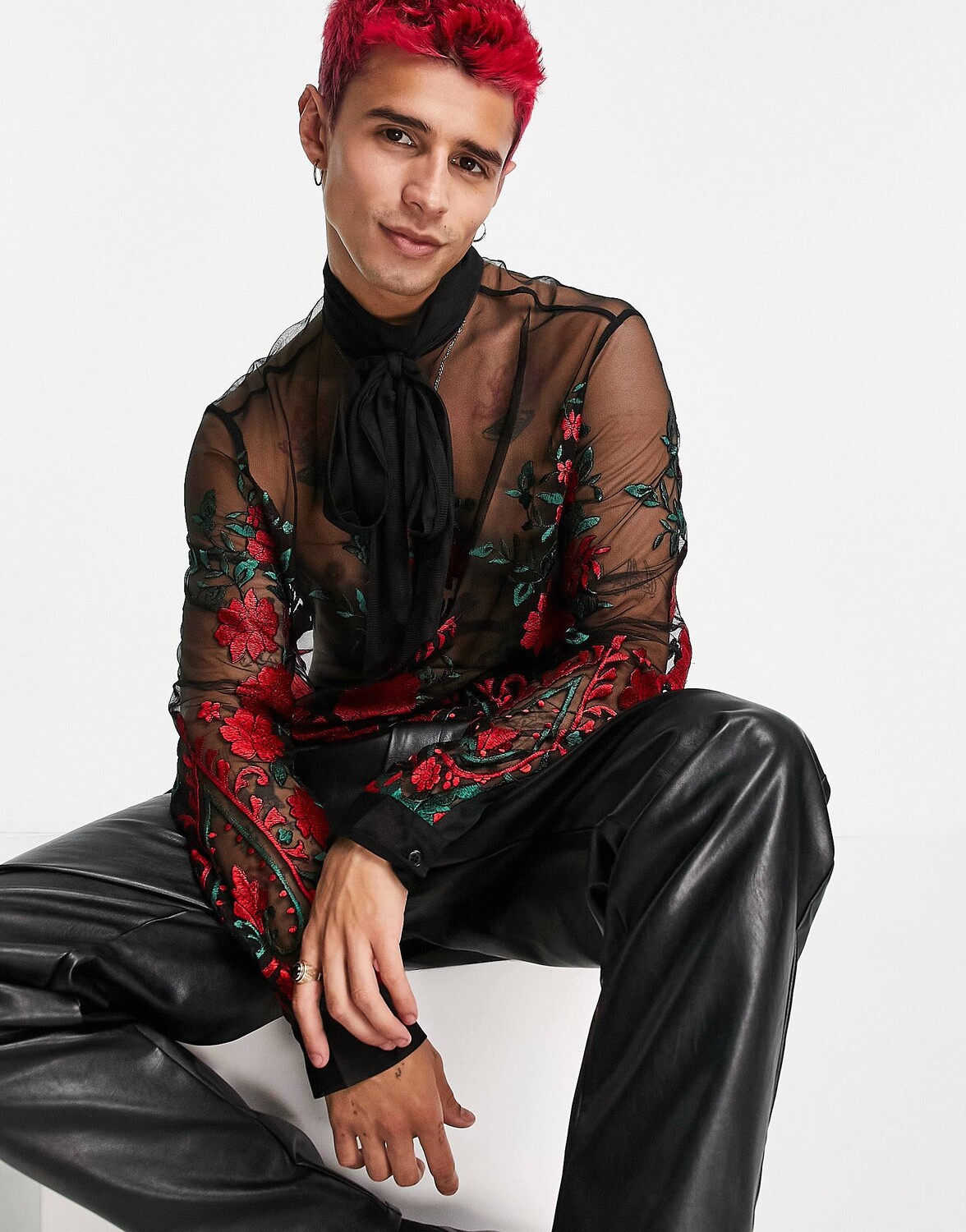 

Прозрачная рубашка с вышивкой и галстуком-бабочкой ASOS DESIGN