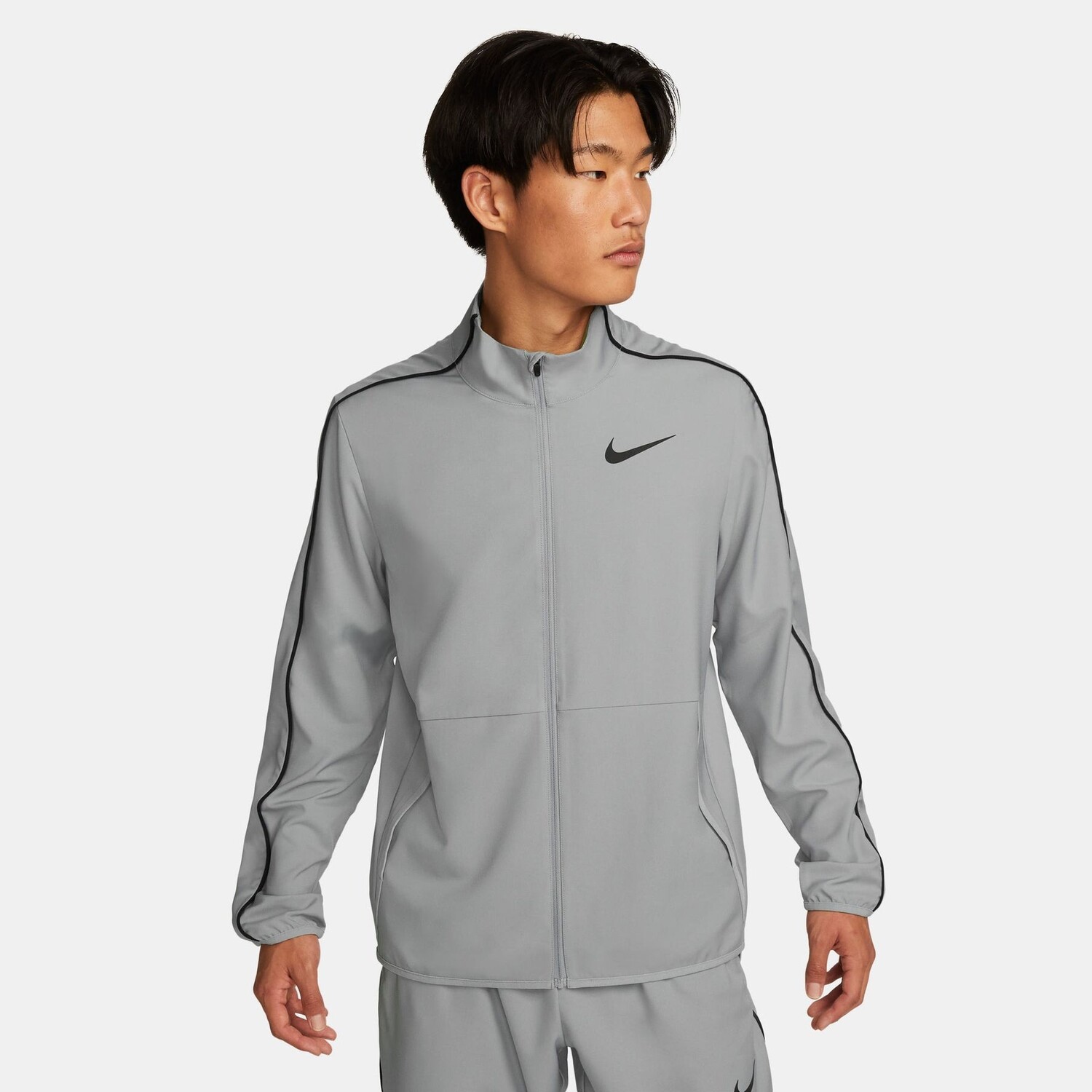 

Куртка Nike Men Dri-Fit Woven Training, серый/черный