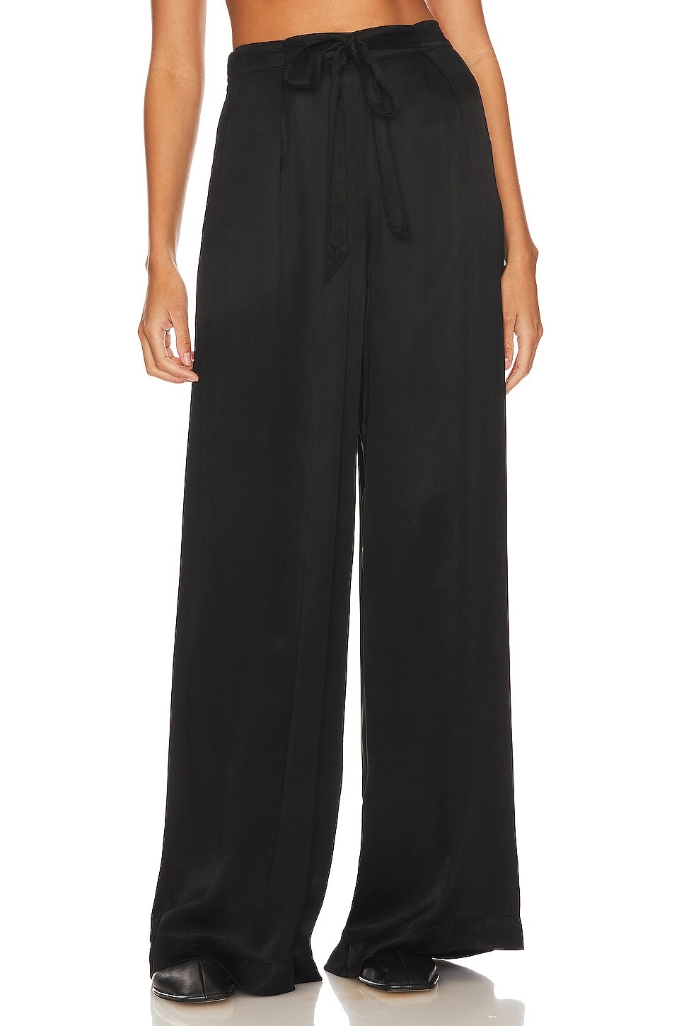 

Брюки Bella Dahl Pleat Front Wide Leg, черный