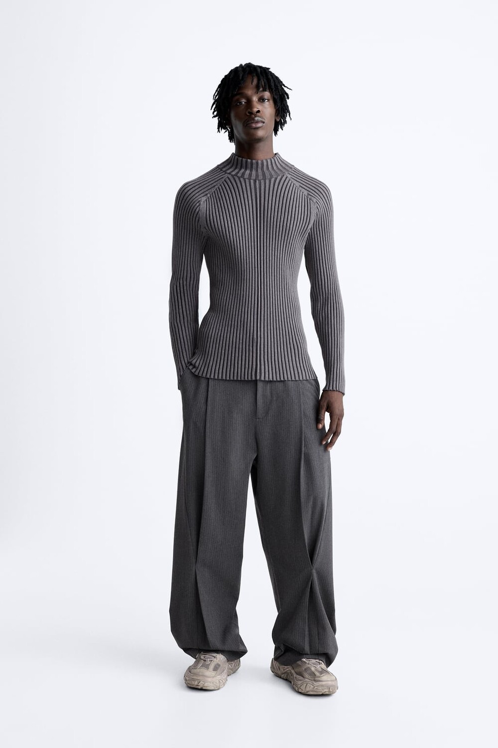 

Плиссированные брюки ZARA, серый
